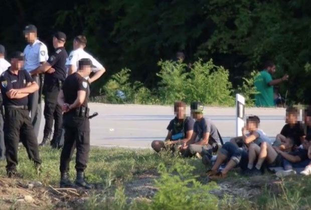 АКЦИЈА ЦЕНТАР: Ухапшене три особе због сумње да су шверцовали мигранте